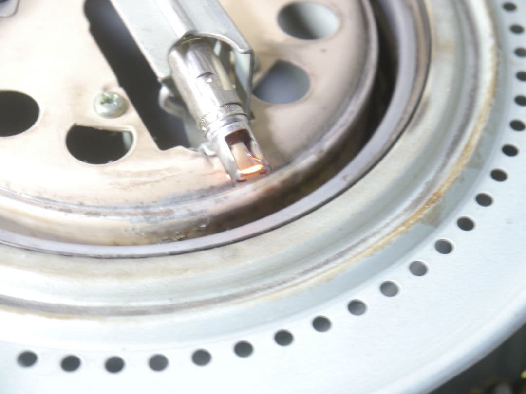 ◆極美品★2013年製だけど❤コロナ　ホワイト 石油ストーブ 安全ガード付き