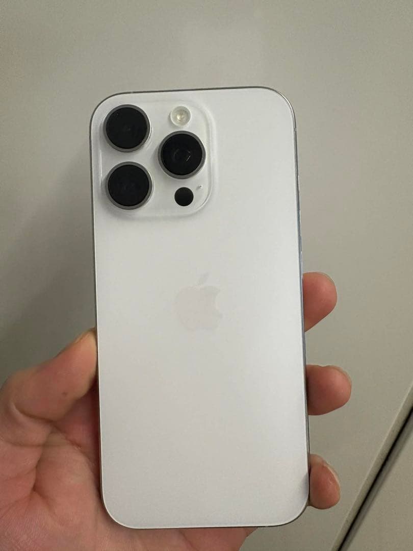 Apple iPhone 16Pro シルバー 本体