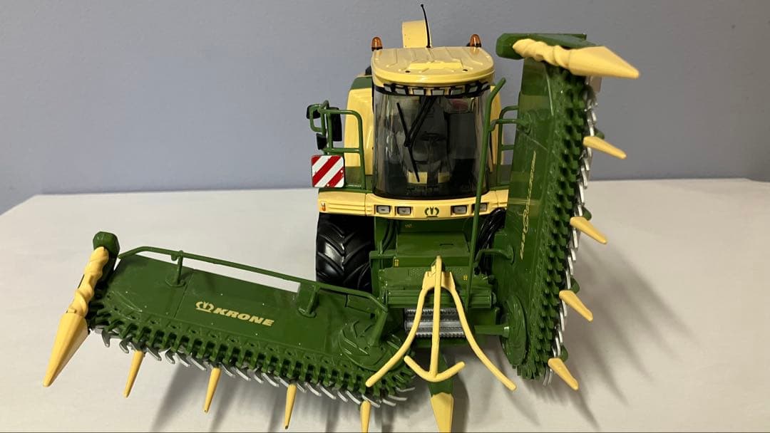 希少！ユニバーサルホビーKRONE BIG X V8トラクター1/32 クローネ