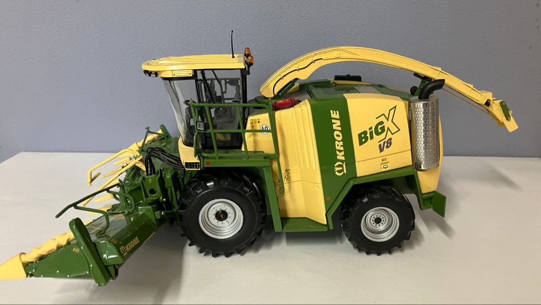 希少！ユニバーサルホビーKRONE BIG X V8トラクター1/32 クローネ