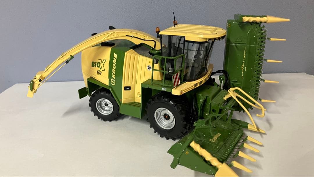 希少！ユニバーサルホビーKRONE BIG X V8トラクター1/32 クローネ
