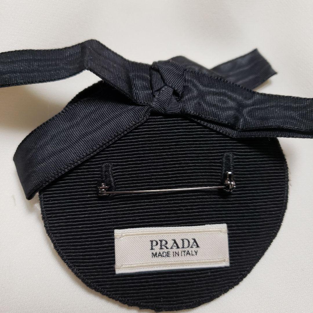 PRADAプラダビジューブローチ