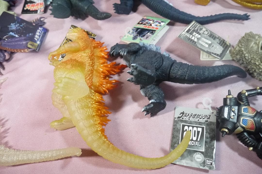 ゴジラ・ガメラ・ウルトラ怪獣　タグ付きソフビ　18体