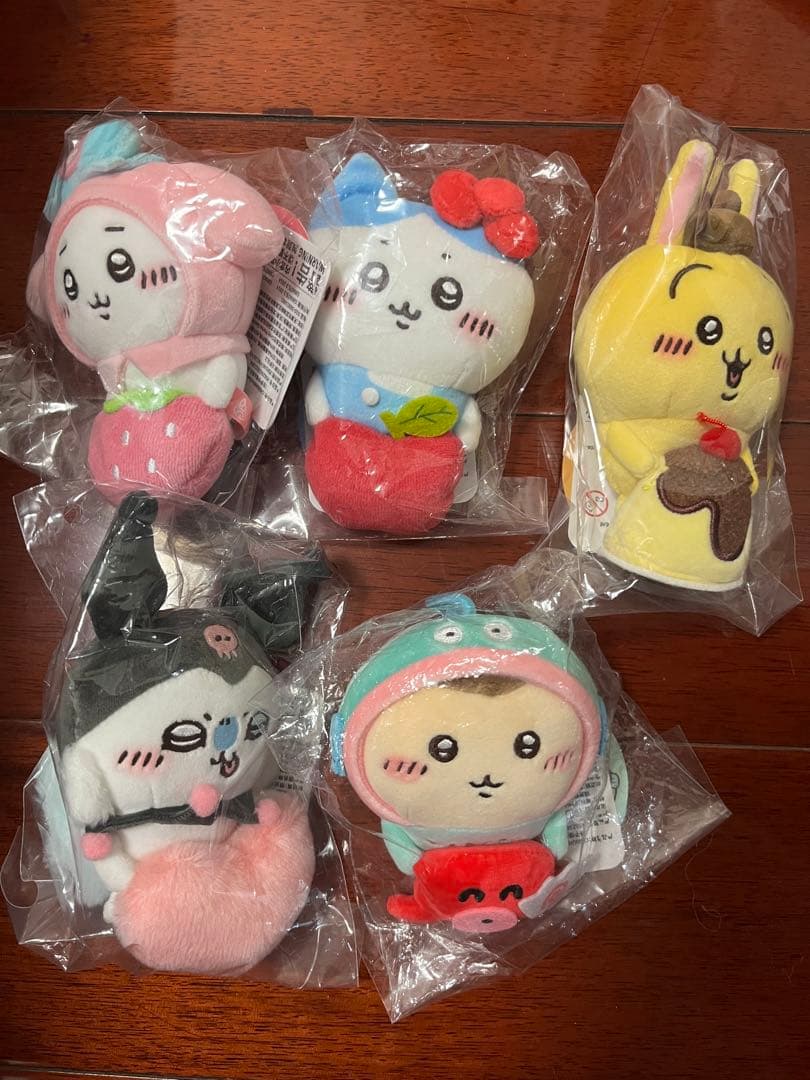 ちいかわ×サンリオキャラクターズ デスクトップから見守るひっかけぬいぐるみ