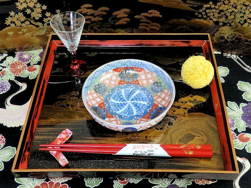 大聖寺伊万里　金襴手　菊花四方襷紋に丸紋の図　４寸皿　２枚　D377AS-CHz