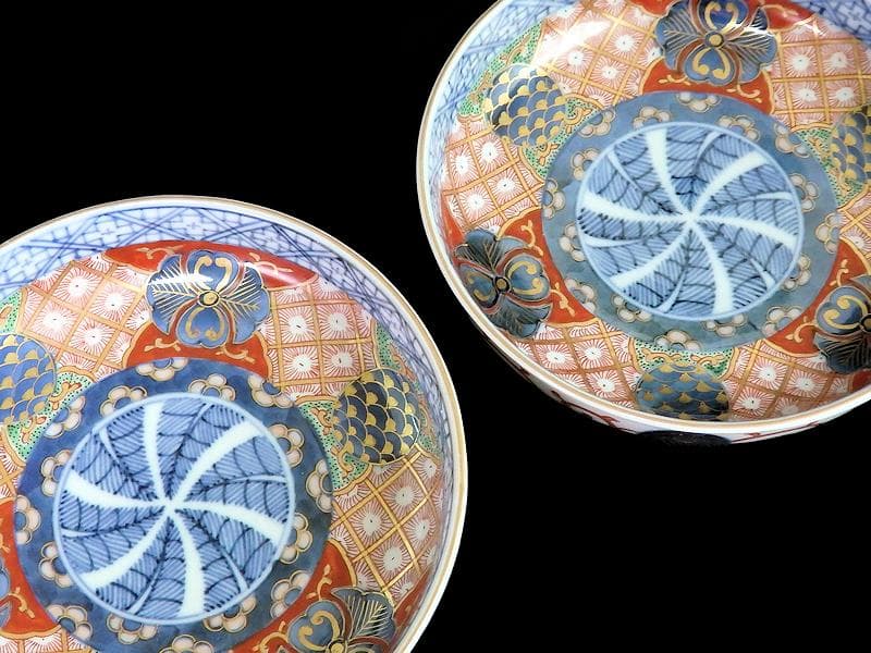 大聖寺伊万里　金襴手　菊花四方襷紋に丸紋の図　４寸皿　２枚　D377AS-CHz