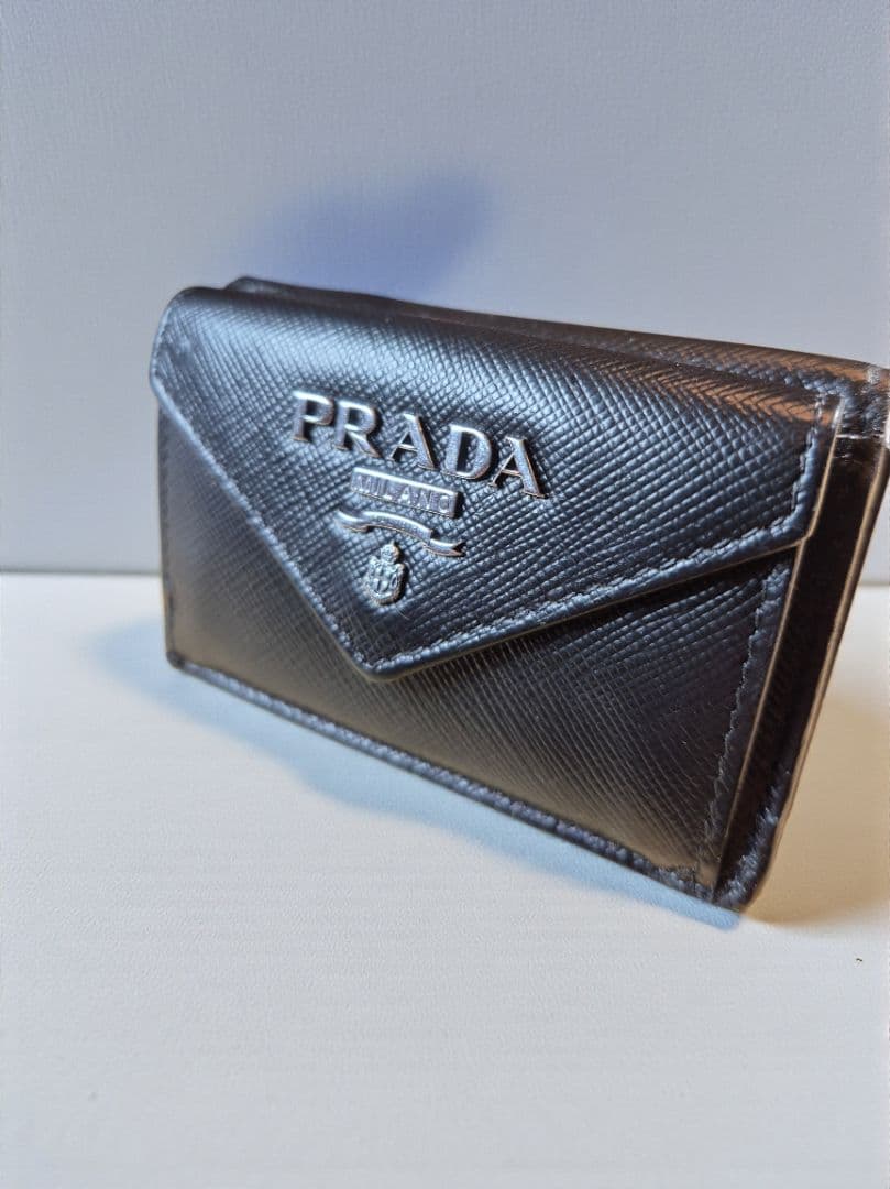 ＰＲＡＤＡ　プラダ　サフィアーノ　三つ折り財布