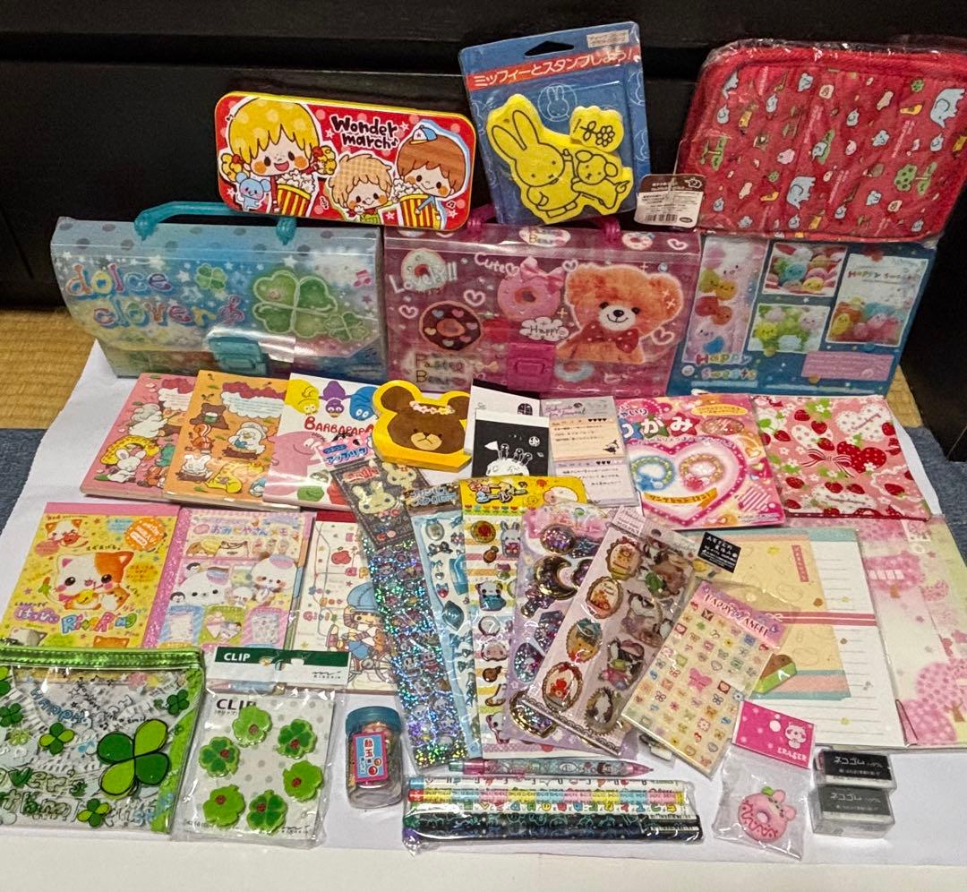 キャラクターグッズ　ケース　メモ帳　シール　ポーチ　他　まとめてセット