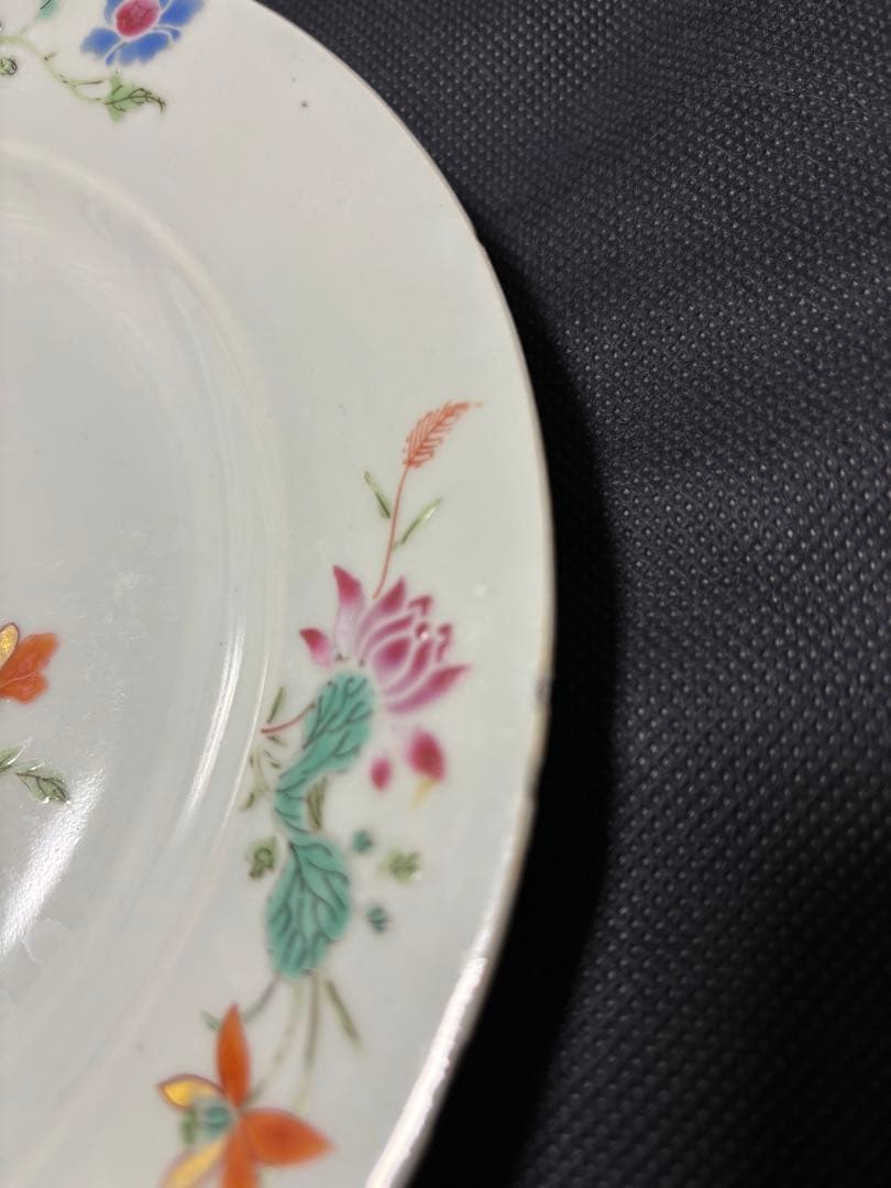 中国古美術品　清の乾隆時代　粉彩花卉洞石中皿　本物保証　23cm
