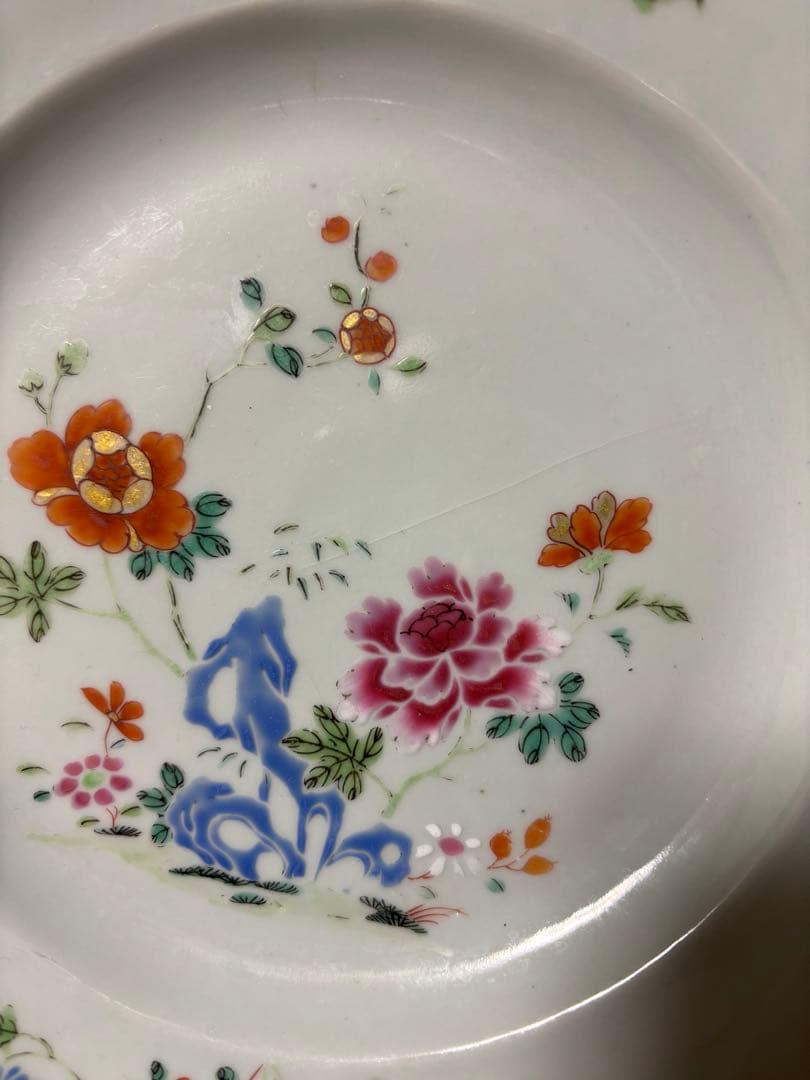 中国古美術品　清の乾隆時代　粉彩花卉洞石中皿　本物保証　23cm