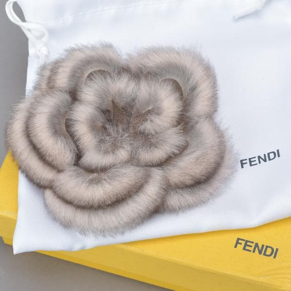 未使用◇FENDI フェンディ ファー ブローチ ピンク ブラウン 箱付き 花
