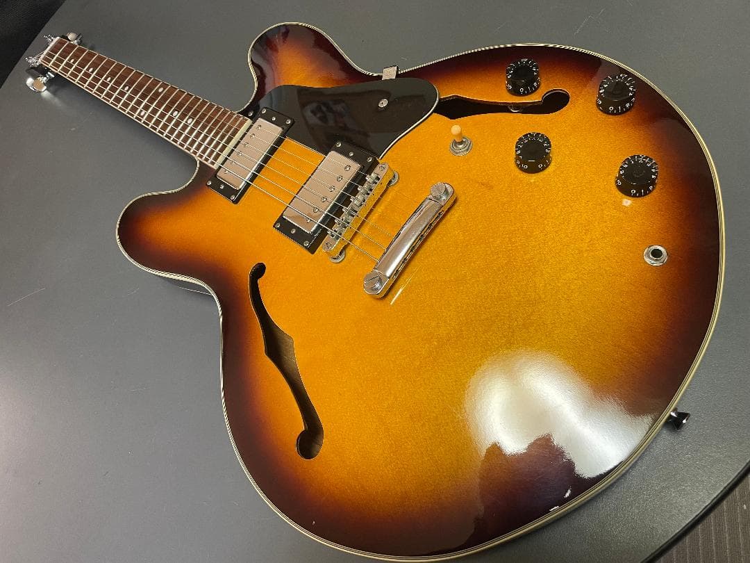 Toni Smith ES335タイプ セミアコ