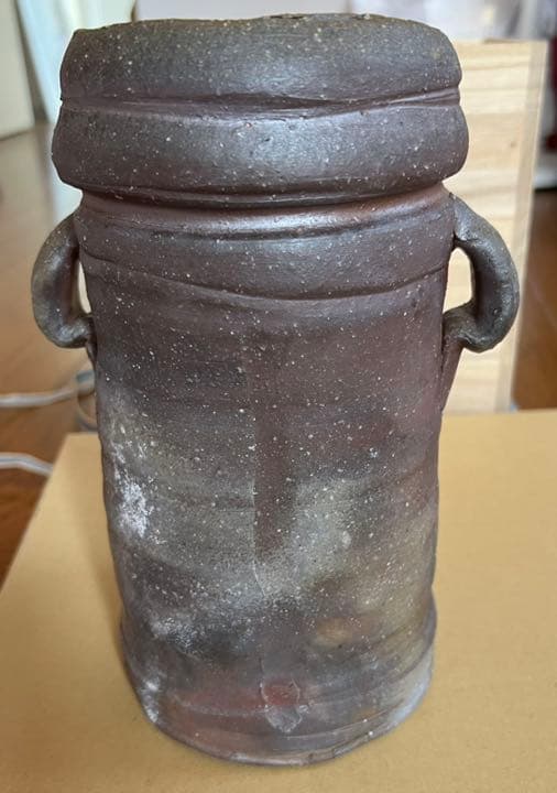 備前焼の花瓶。箱入り。未使用。家庭保存。どっしりした質感。