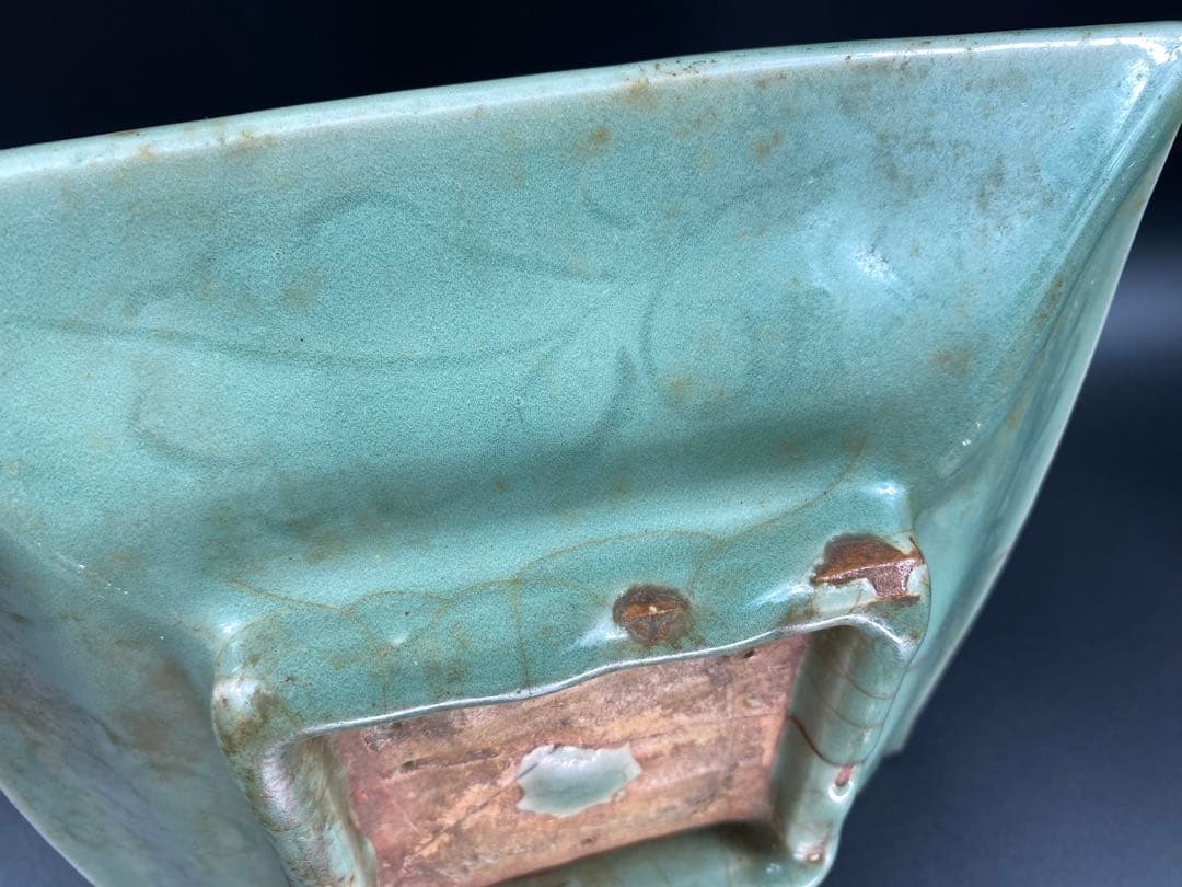 中国古玩 角皿 龍泉青磁 陰刻星座人物図 宋元時代 傷有 時代物 径21.7cm