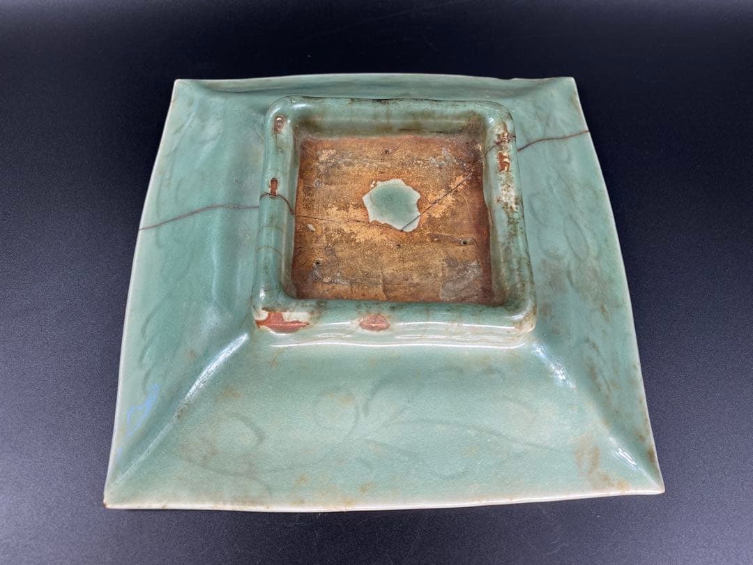 中国古玩 角皿 龍泉青磁 陰刻星座人物図 宋元時代 傷有 時代物 径21.7cm