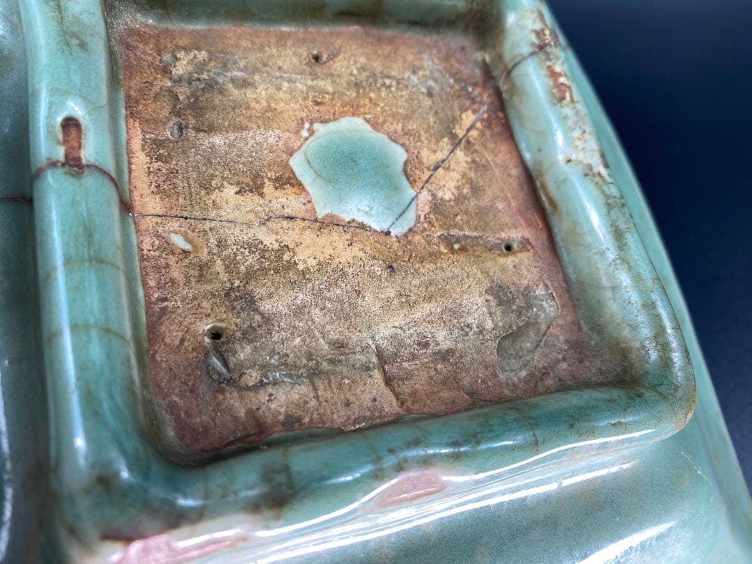 中国古玩 角皿 龍泉青磁 陰刻星座人物図 宋元時代 傷有 時代物 径21.7cm