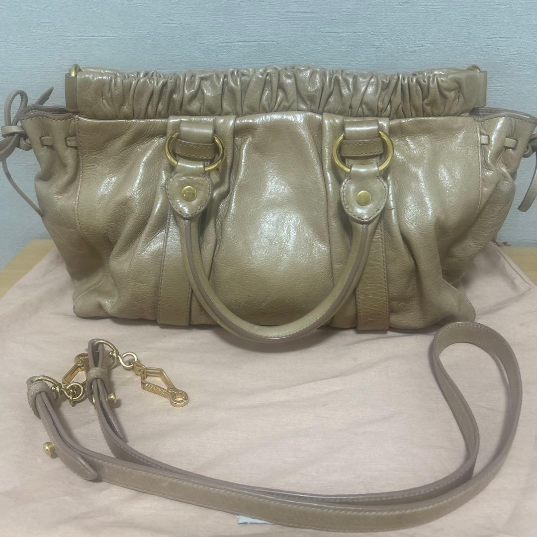 miu miu ミュウミュウVITELLO LUX　レザー　ショルダー　バッグ