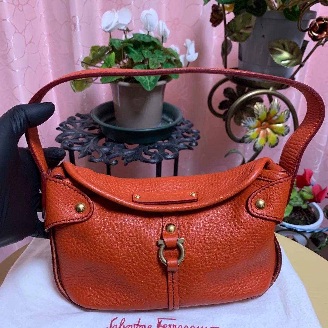 ガンチーニ ハンドバッグ salvatore ferragamo フェラガモ