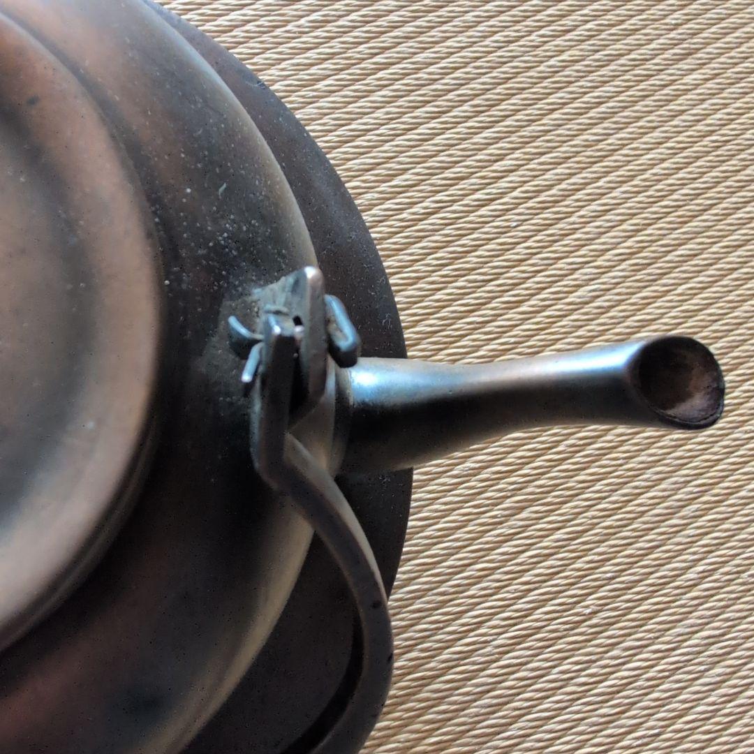 銅色丸型真鍮瓶？ 固定式取っ手付き