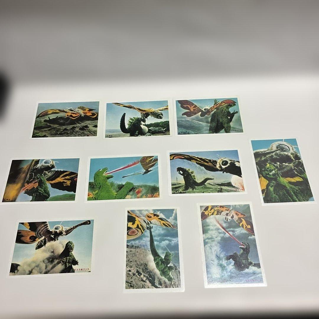 ウルトラマン 手帳2冊、キャラクターカード97枚