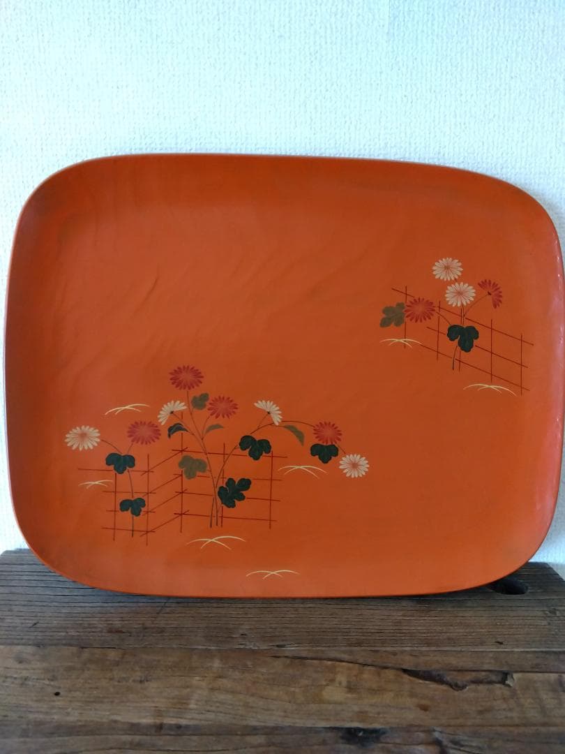 美品　手描き菊花漆塗り、 朱塗り盆40×30cm
