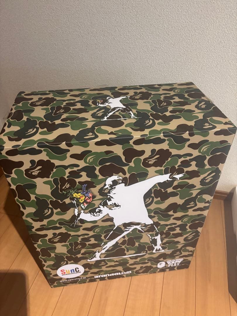 BAPE バンクシーのコラボフィギュアです‼️