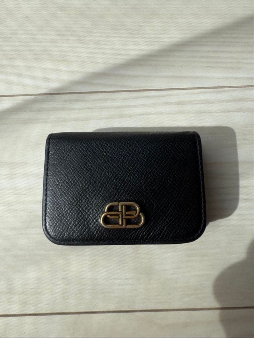 バレンシアガ　三つ折り財布 ゴールドロゴ付き