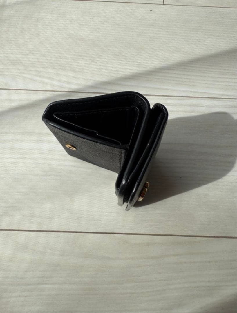 バレンシアガ　三つ折り財布 ゴールドロゴ付き