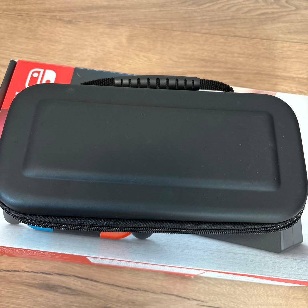 任天堂　Switch 本体　持ち運びケース付き