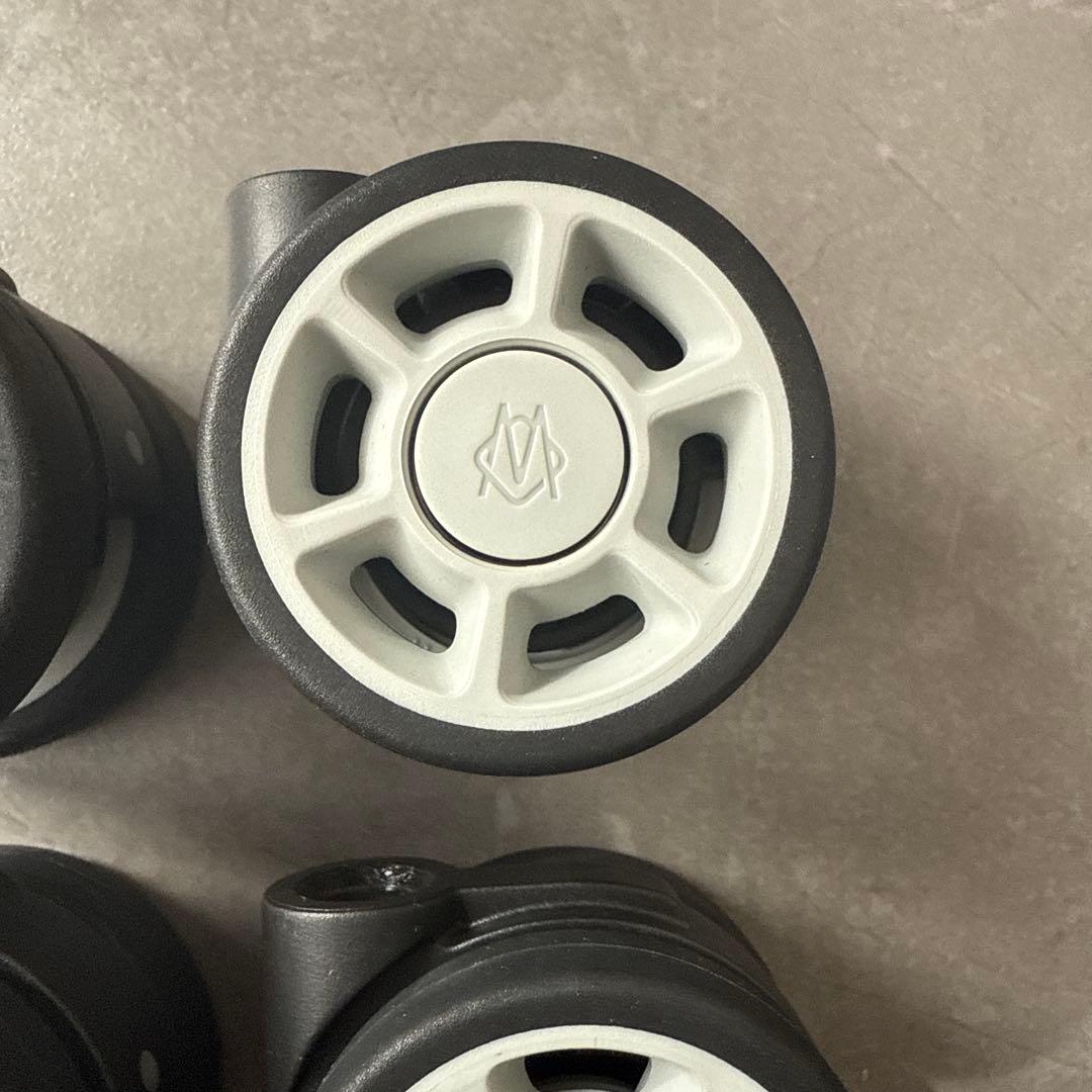 リモワ　キャリーケース　ホイール