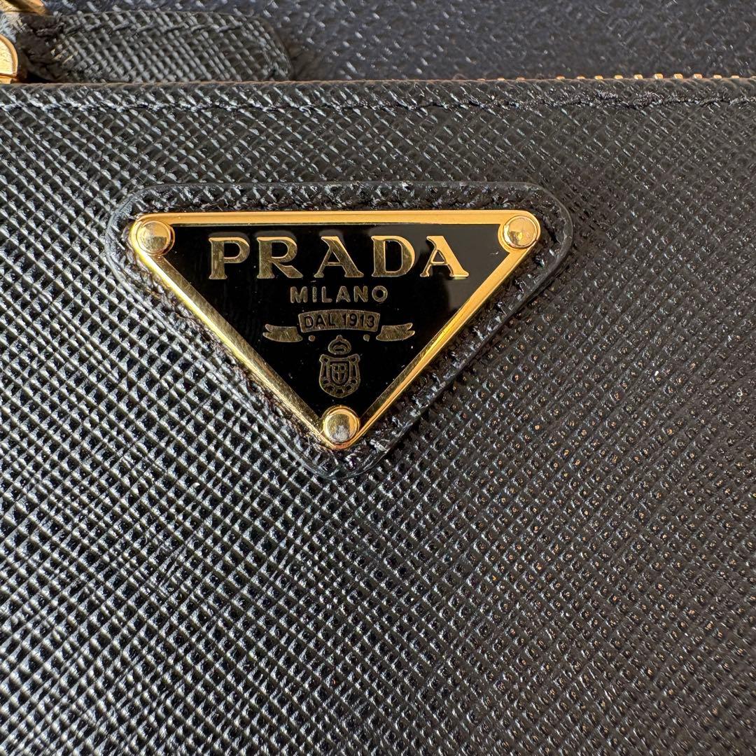 【未使用】PRADA プラダ レザー  二つ折り財布 ブラック サフィアーノ