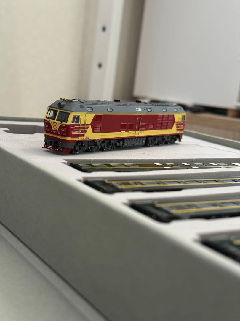 中国型Nゲージ　DF4D-3299 ディーゼル機関車模型