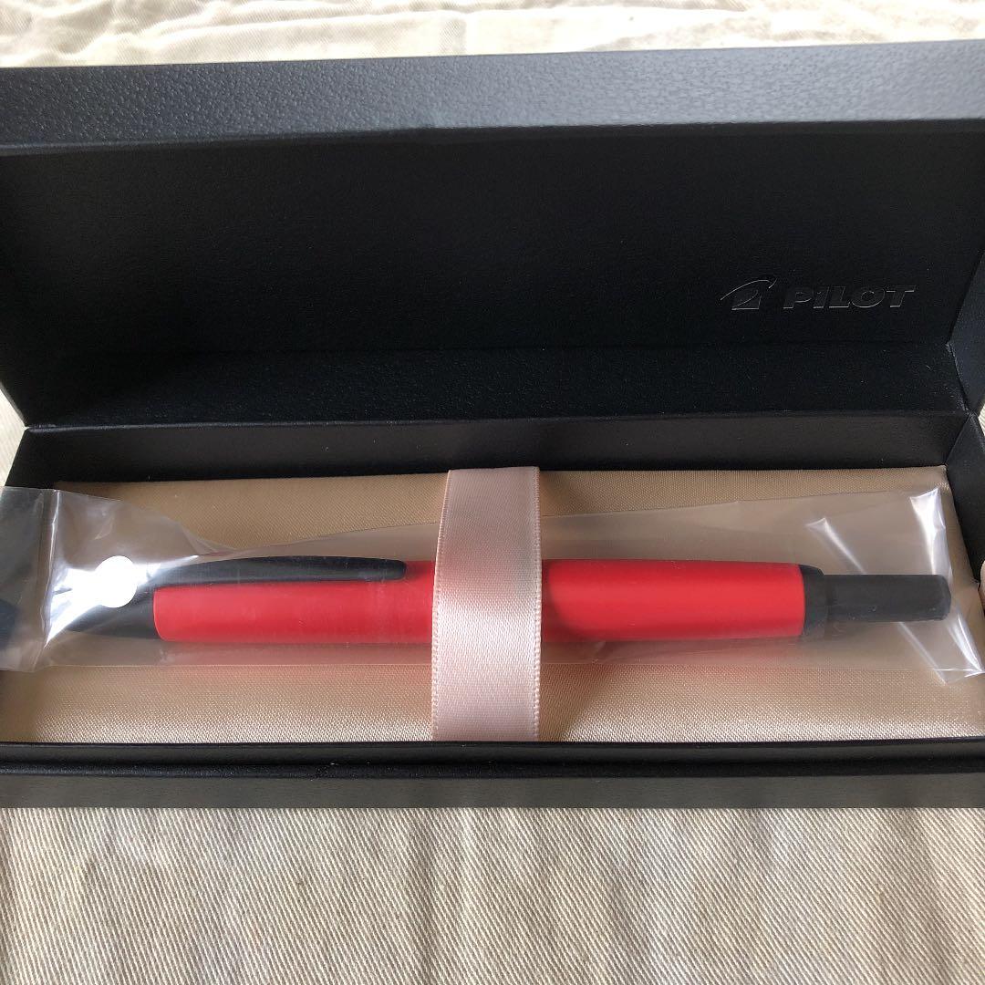 パイロット　キャップレス万年筆　とみや文具限定　赤と黒　細字　Ｆニブ