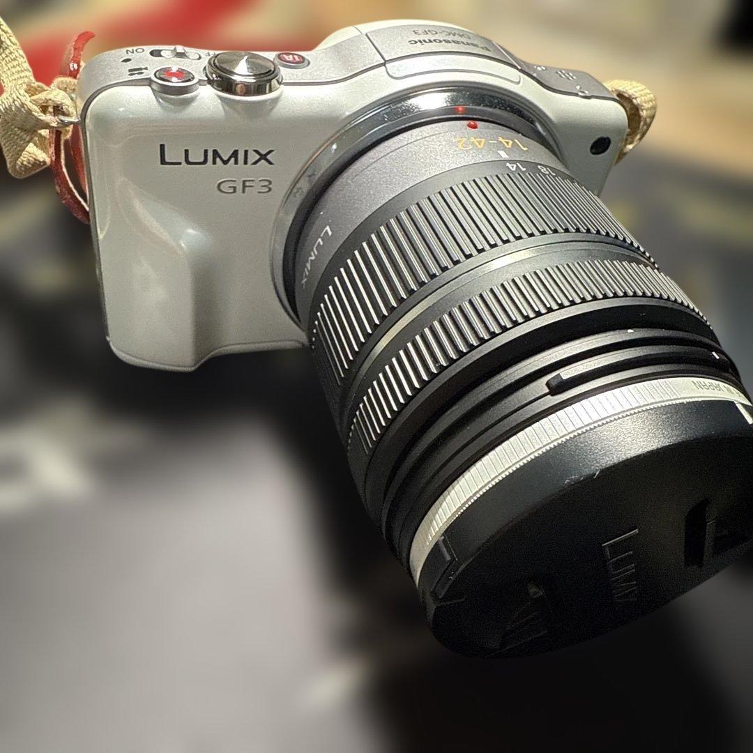 極美品　拡大写真の通り　Lumix GF3 ホワイト デジタル一眼レフカメラ