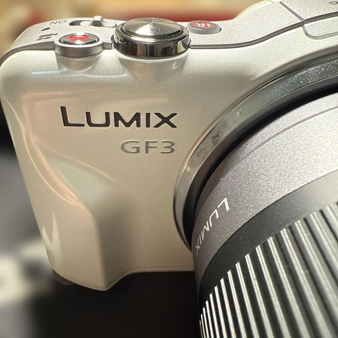 極美品　拡大写真の通り　Lumix GF3 ホワイト デジタル一眼レフカメラ