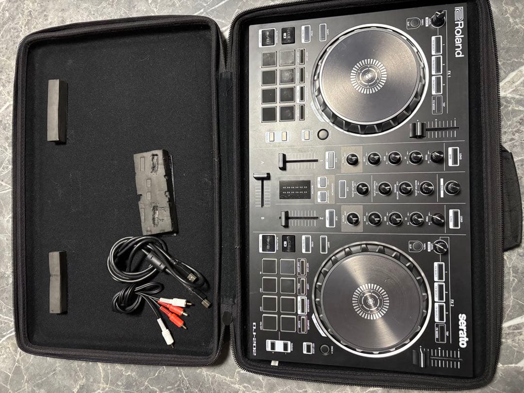 Roland DJ-202 / ケーブル・ケース付き