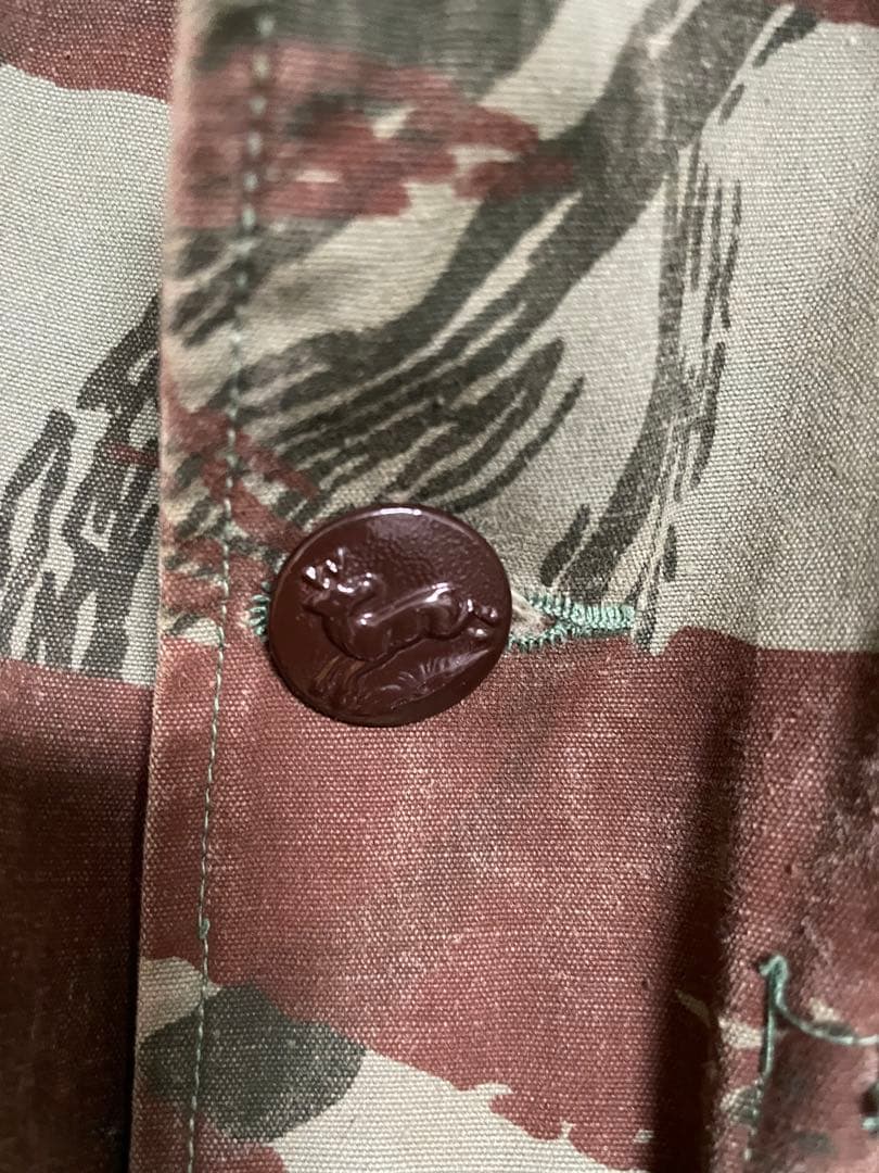 迷彩ジャケット 迷彩色 4ポケット　動物ボタン