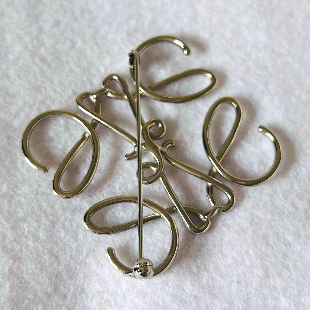 【美品】LOEWE アナグラム ブローチ シルバー