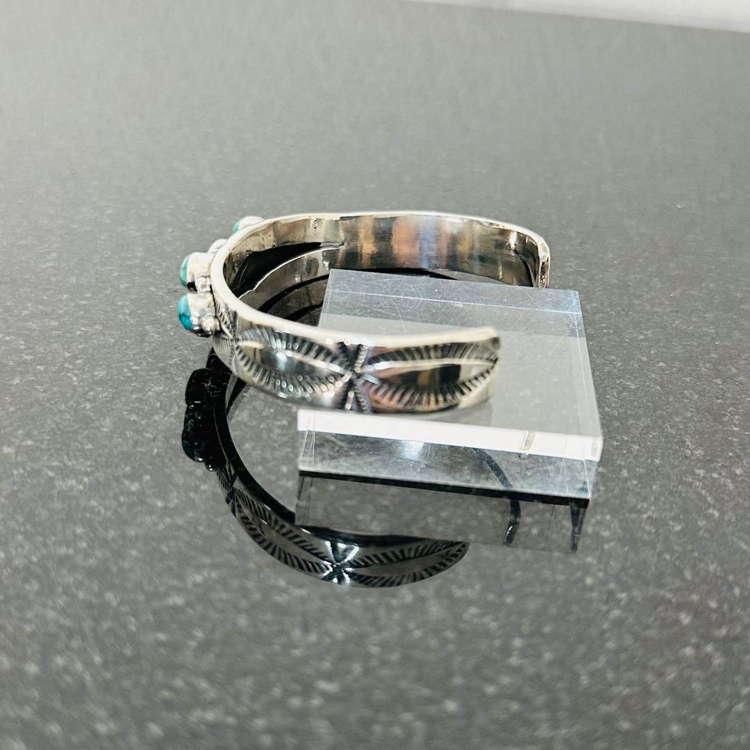 NAVAJO ナバホ Endito ターコイズクラスター装飾 シルバーバングル