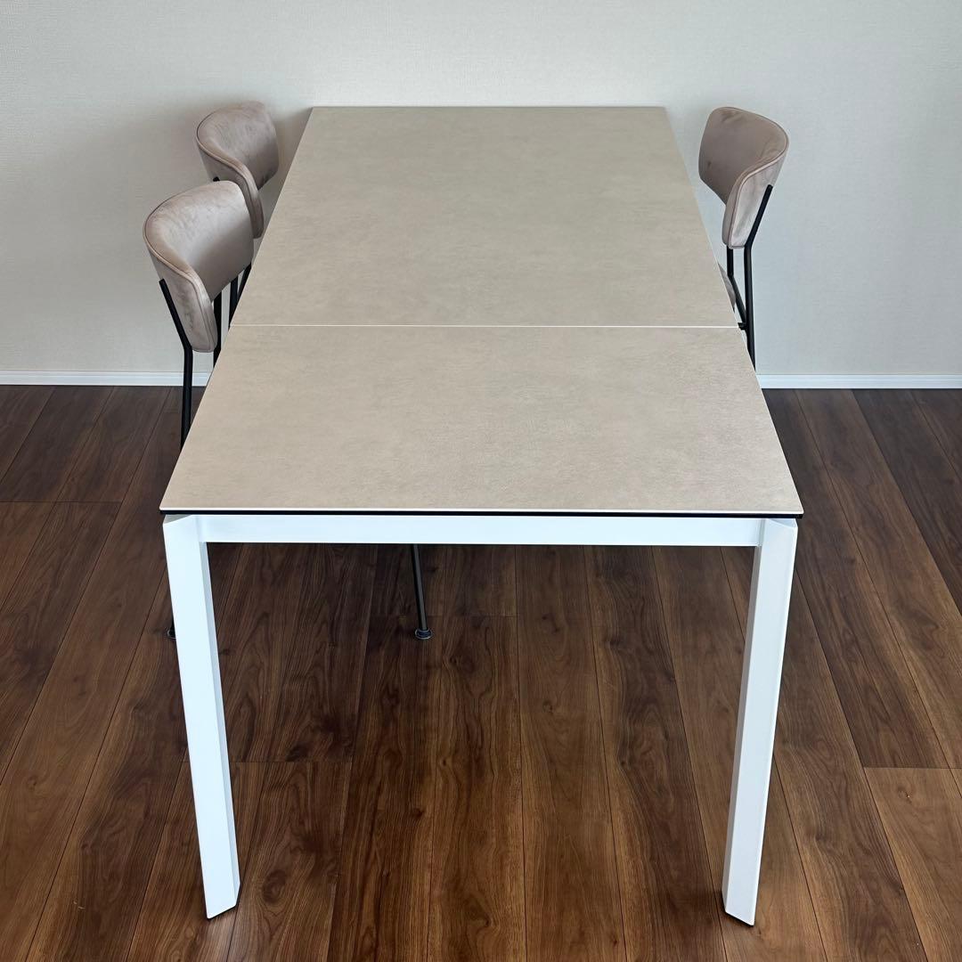 カリガリス セラミック伸長ダイニングテーブル