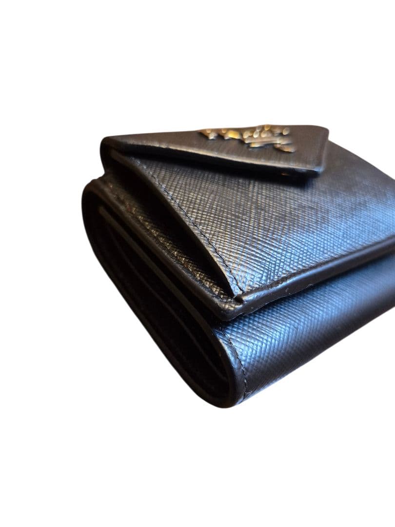 ＰＲＡＤＡ　プラダ　サフィアーノ　三つ折り財布 v