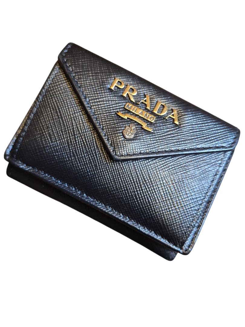 ＰＲＡＤＡ　プラダ　サフィアーノ　三つ折り財布 v