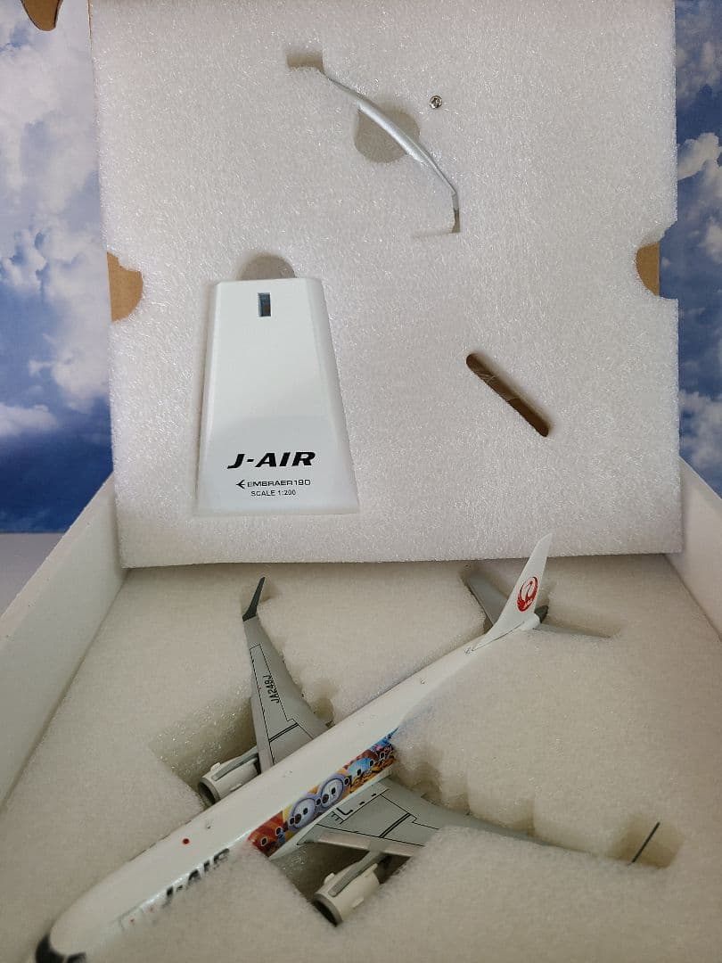 JAL(J-air)　エンブラエル190 ミニオンジェット JA248J