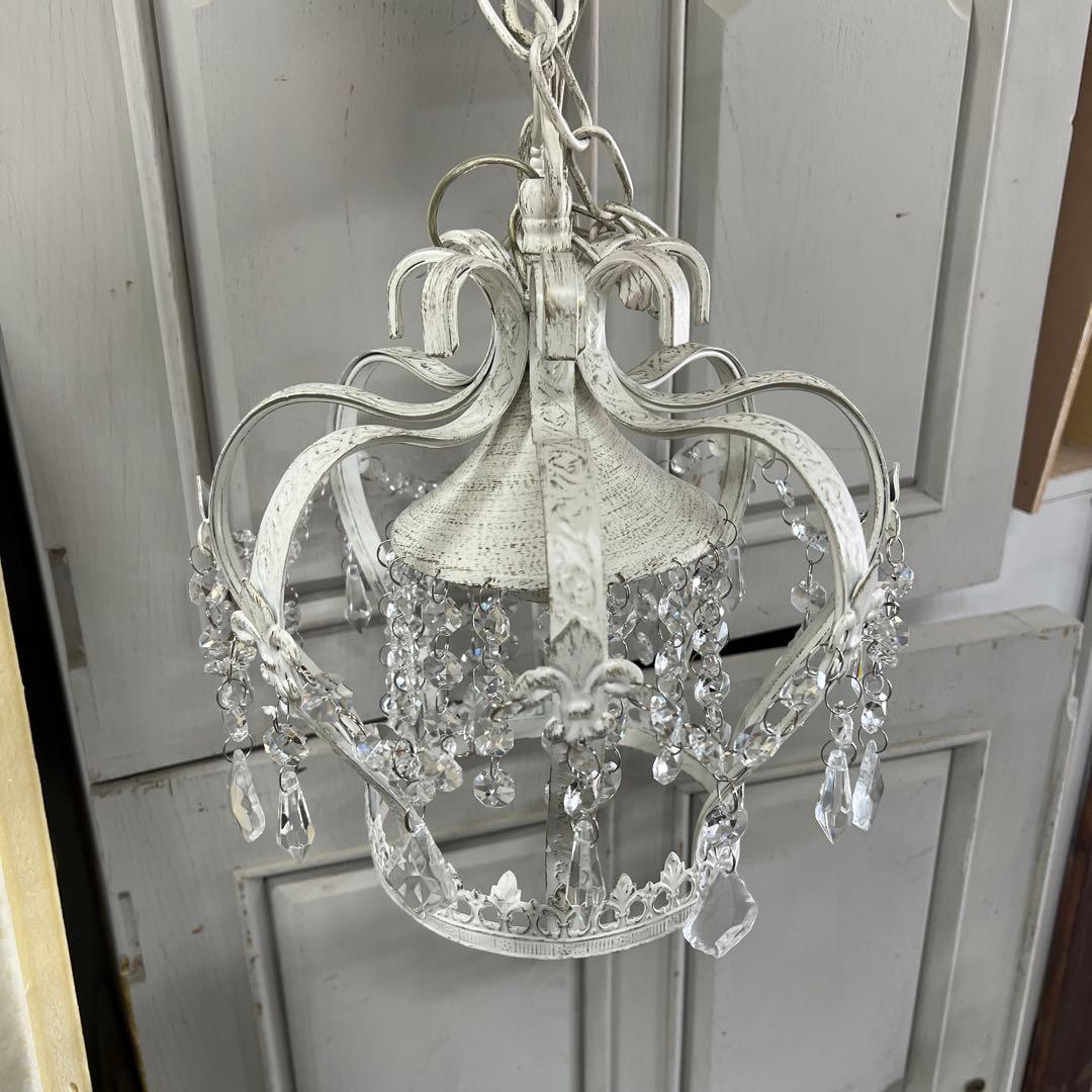王冠の形のホワイトシャンデリア＊ペンダント照明