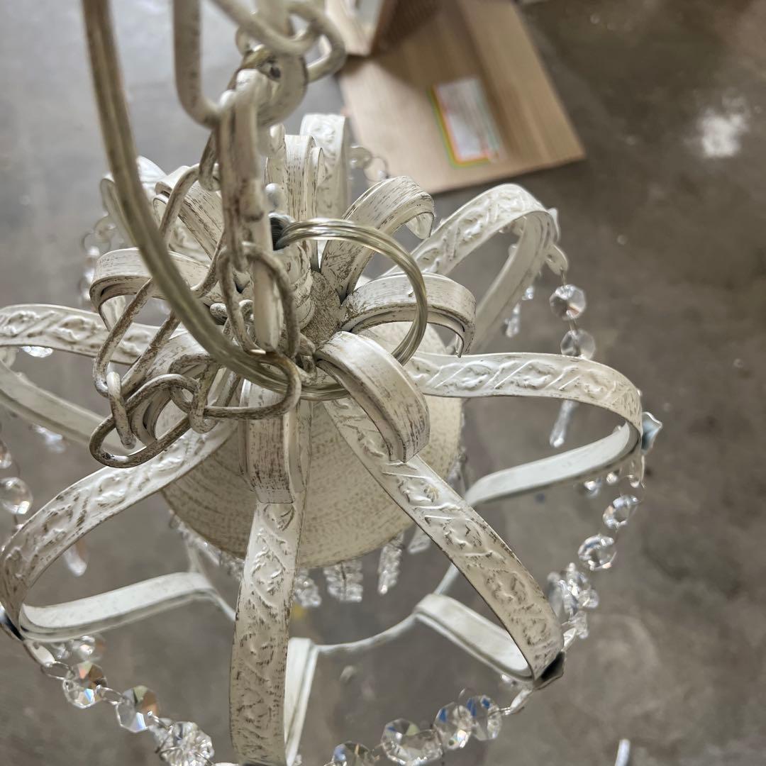 王冠の形のホワイトシャンデリア＊ペンダント照明