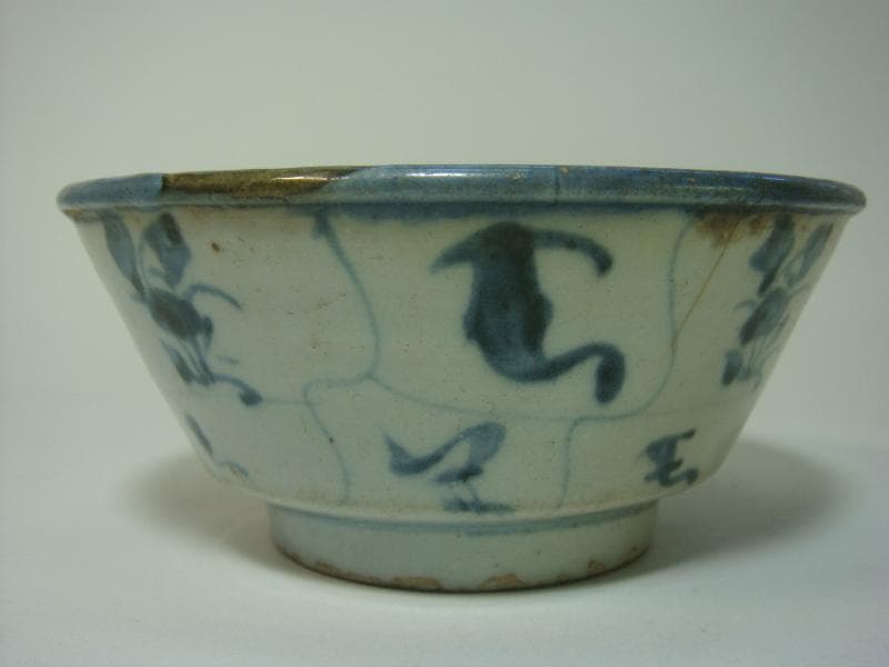 茶碗■古い台湾平茶碗 染付 古陶磁器 酒盃 時代物 花唐草 お茶道具 骨董品■