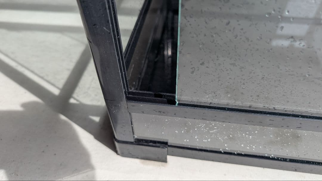 ガラス製スライド式ショーケース