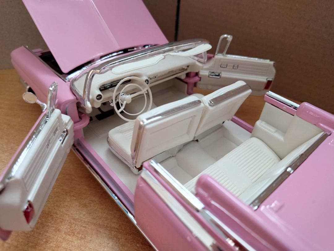 1/18 ピンク キャデラック エルドラド 1959 Cadillac マイスト