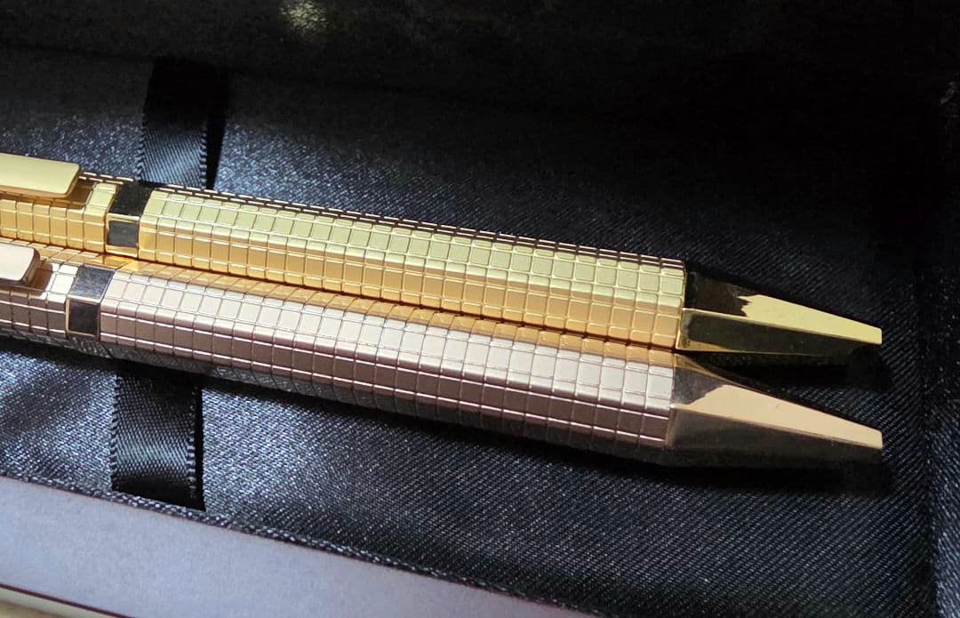 オーデマピゲ　ボールペン　イエロー・ローズゴールド　2本セット　箱付き　新品