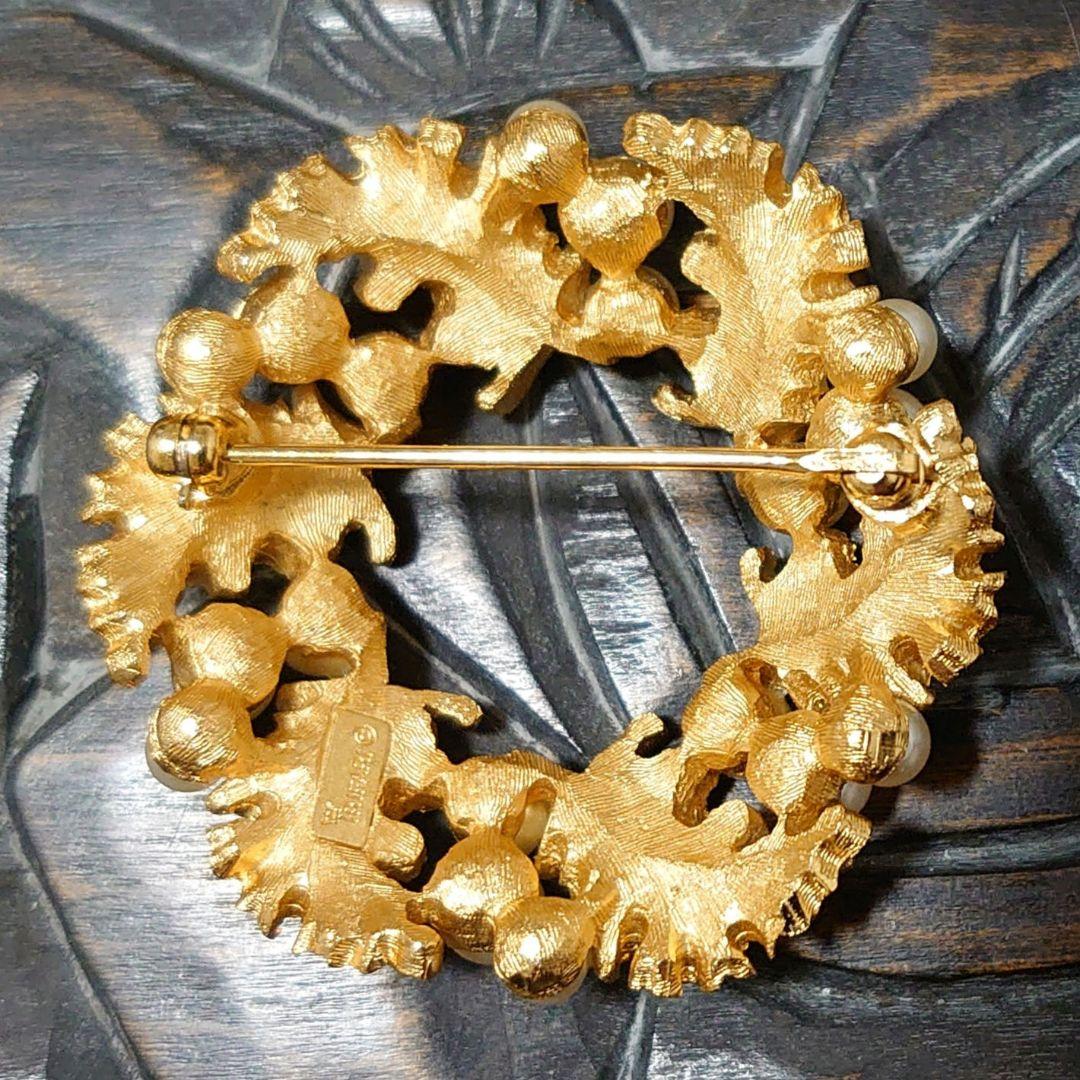 ご予約品 ヴィンテージ Crown Trifari トリファリ リーフブローチ